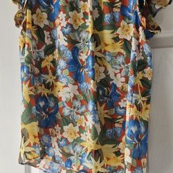 Blouse SIZE M LIKE NEW - WORN 2×  $ 3.00