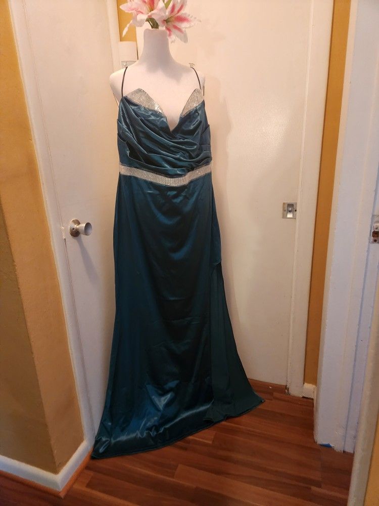 NWT&P Fashion Nova Dress Paris Satin Maxi Emerald Green Sz 2x Formal Cocktail