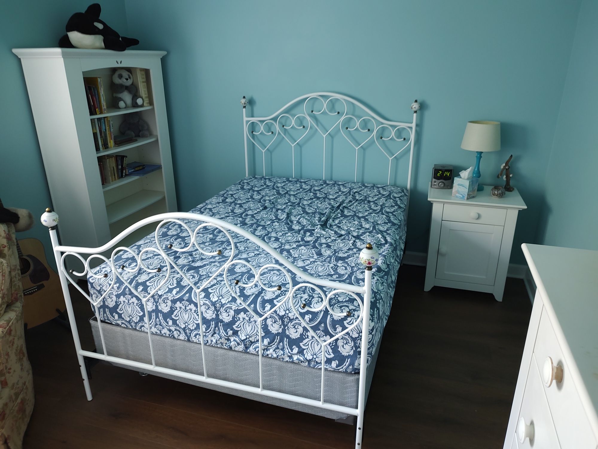 White Bedroom Set (Bed Frame, Dresser, Night Stand, Bookcase, Full Size Mattress And Box Springs)