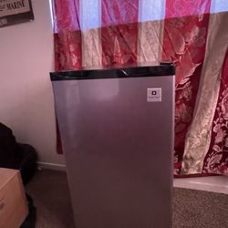 3.2 Ft Mini Fridge