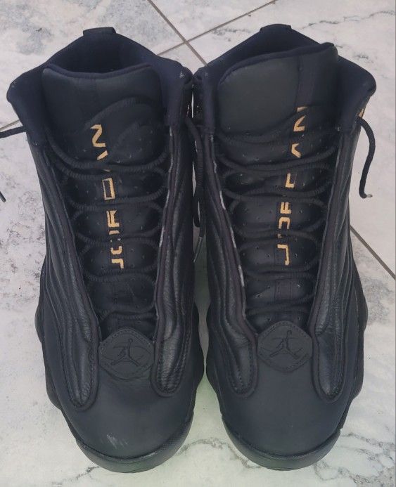 Black Nike Tennis Shoes