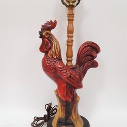 VINTAGE LEVITON PAINTED CERAMIC ROOSTER TABLE LAMP WITH TURNED WOOD POST