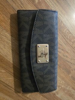 Michael Kors..(LAKE ELSINORE)