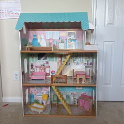 Kid Kraft  Doll  House 