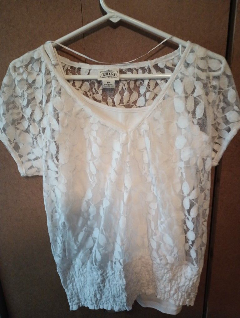 (NEW)Ariat White Lace Top W/ Ariat White Tank Top Under Shirt Sz Sm $20 MPU SERIOUS INQUIRIES ONLY