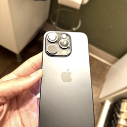 Like new  UNLOCKED IPHONE 15 PRO 128GB  METRO/ AT&T