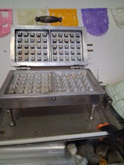 Vintage electric waffle maker
