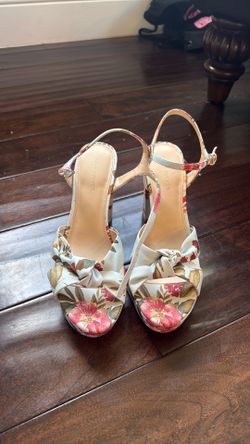 Size 8.5 Marc Fisher sandals