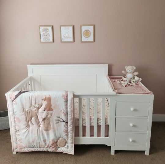 BEAUTIFUL 4-in-1 Crib And Changing Table