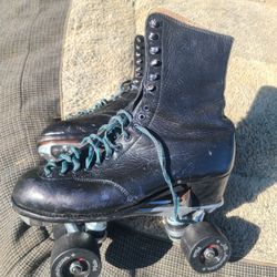 BETTY LYTLE SIZE 9  HYDE ROLLERSKATES