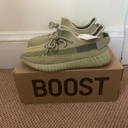 DS Yeezy 350 sulfur size 10 men’s