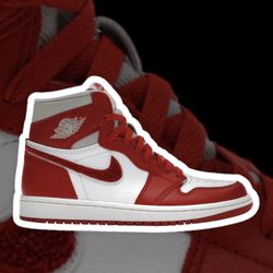 Jordan 1 Retro High Og “VARSITY/RED”(Woman’s). Size(12W/10.5M). Now Available!! DS(New). $130. Cash(Below retail)‼️ Trades Always welcome. 🔴⚪️
