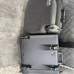 Escalade 3 Roll Seats