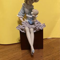 Lladro Debbie & Her Doll No. 1379
