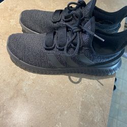 Boys/Mens Adidas Shoes  Size 9