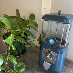 A&A Vintage 25 Cent Gum Ball /M&M / Candy Machine - works great!