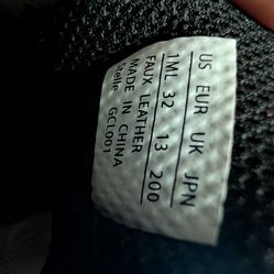 Soccer shoes