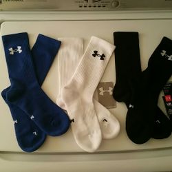 Boy/ Girl Under Armour Socks Fit in: 9-11 Ages