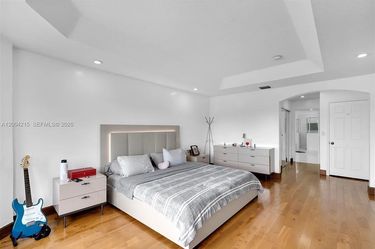 King bedroom set - 5 piece
