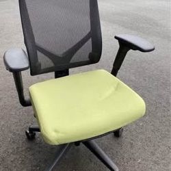 Green And Black Sit On It Task Chair