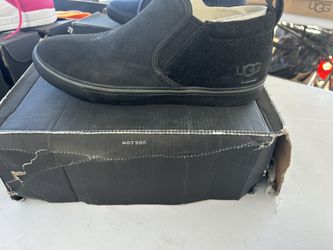 NEW MENS UGGS SIZE 9 ❌$45