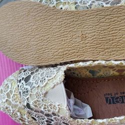 Brand New Cream Girl Lace Shoes/Size 7/$10