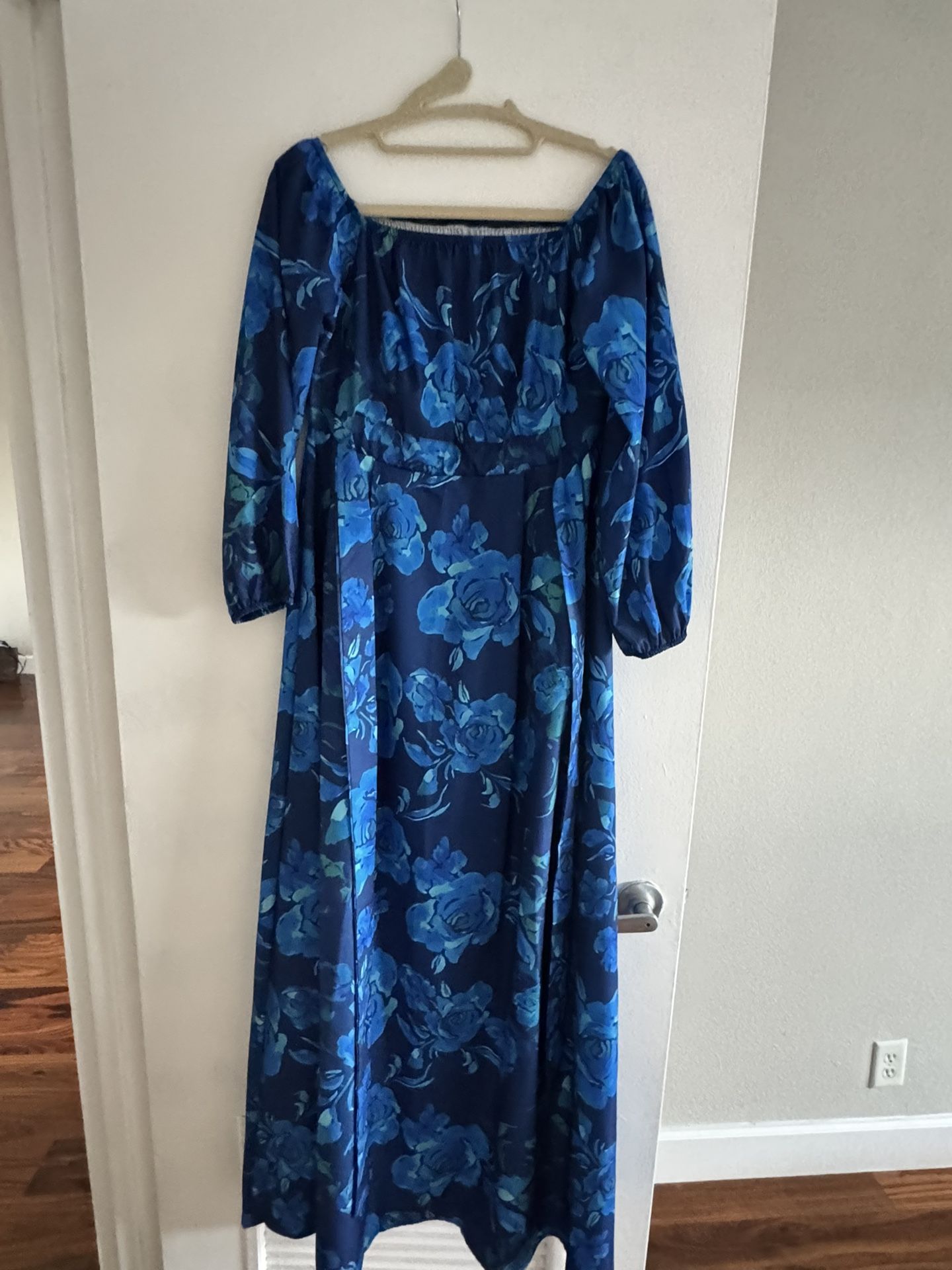 Amazing Maxi Dress With Open Shoulders Size L