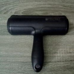 ROLLER PET HAIR REMOVER  from UPHOLSTERY and CARPET 