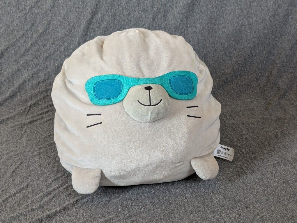 SAMEZU Seal Plush w/ Sunglasses
