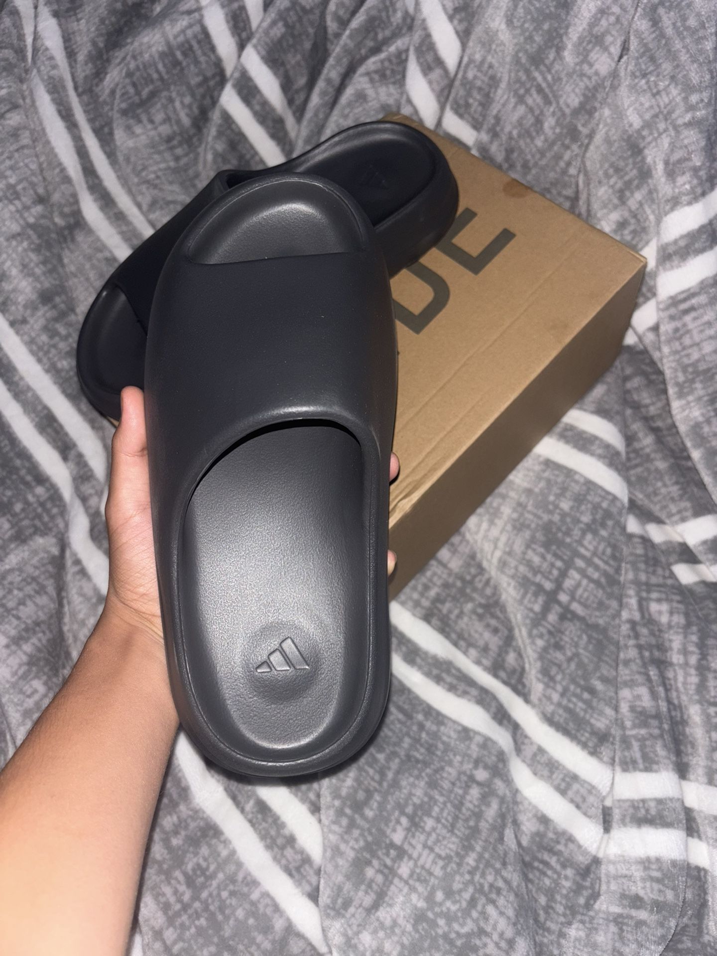 BRAND NEW adidas yeezy slides onyx size 8 MEN in box