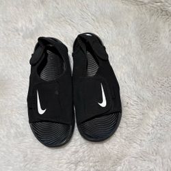 Boys Nike sandals size 1