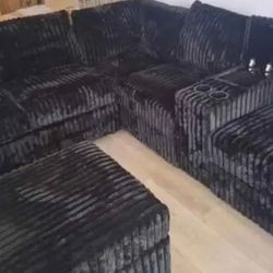 6pcs Sectional Sofa w/cupholders & charging station
