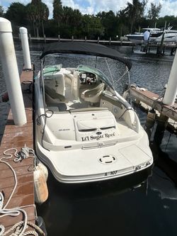 Sea Ray 220 Sundeck Bowrider Boat