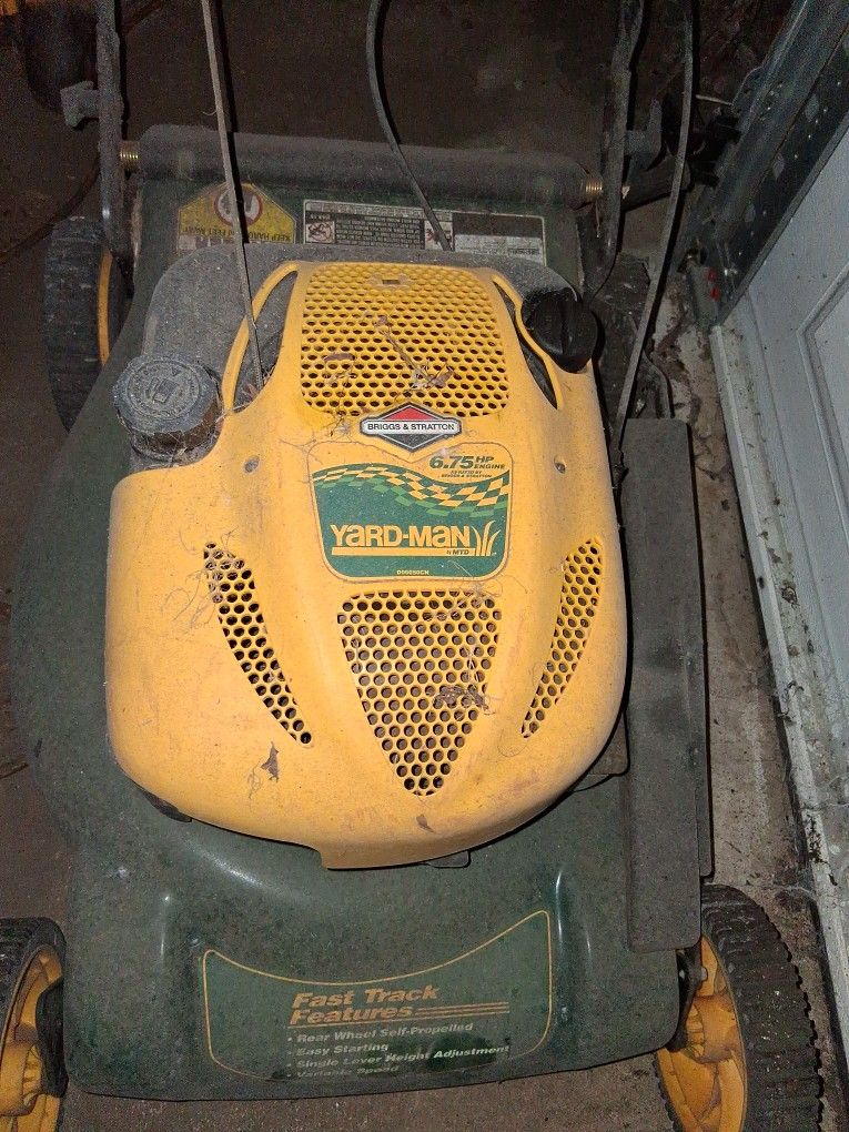 Briggs&Straitton.  6.75.  YARD-MAN