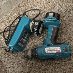 Makita 12 V Drill and Charger 