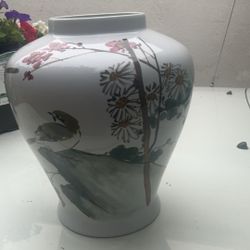 Mid 20th century Japanese porcelain vase with bird motif hand painted gorgeous