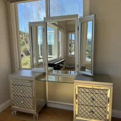 Gorgeous Henrik vanity