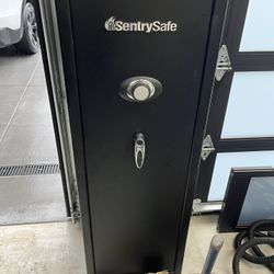 Sentry 12 Rifle Gun Safe With Inside Shelf And Lock Box