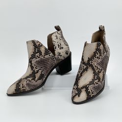 Journee Collection Womens Lola Pull OnStacked Heel Booties Snake Size 7 New!