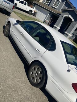 2004 Ford Taurus