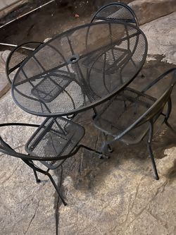 Iron Table With 4 Chairs 