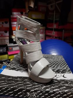 Size 8 Grey pump