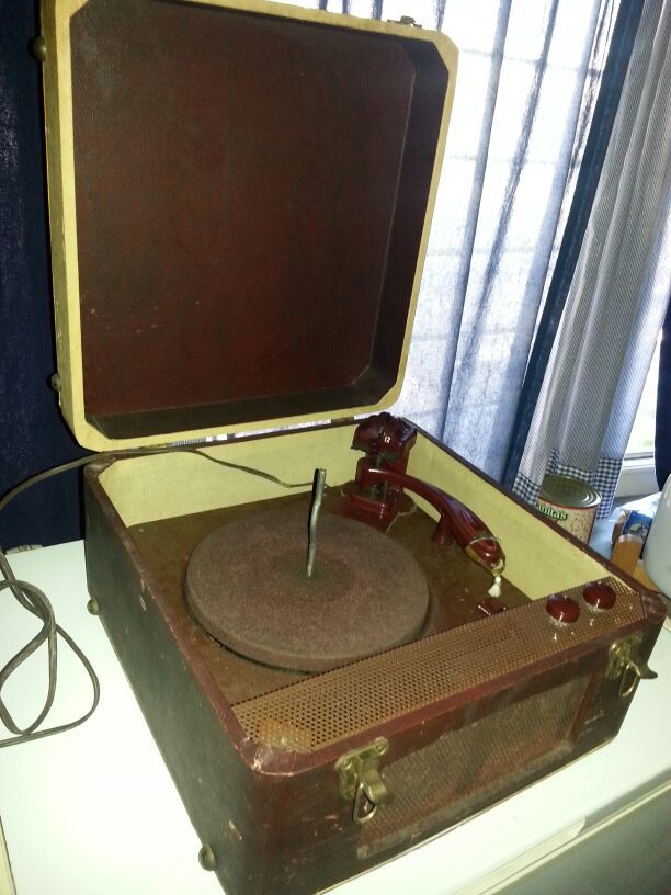 RARE MONTGOMERY WARD AIRLINE RECORD PLAYER PHONOGRAPH HARD TO FIND