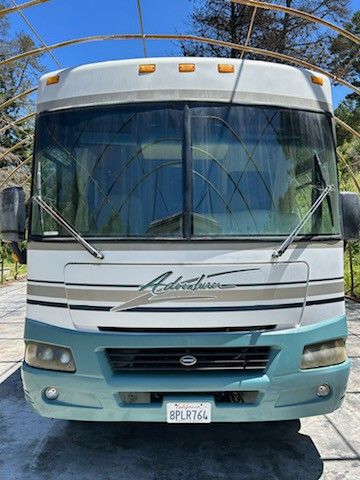 2004 Winnebago Adventurer