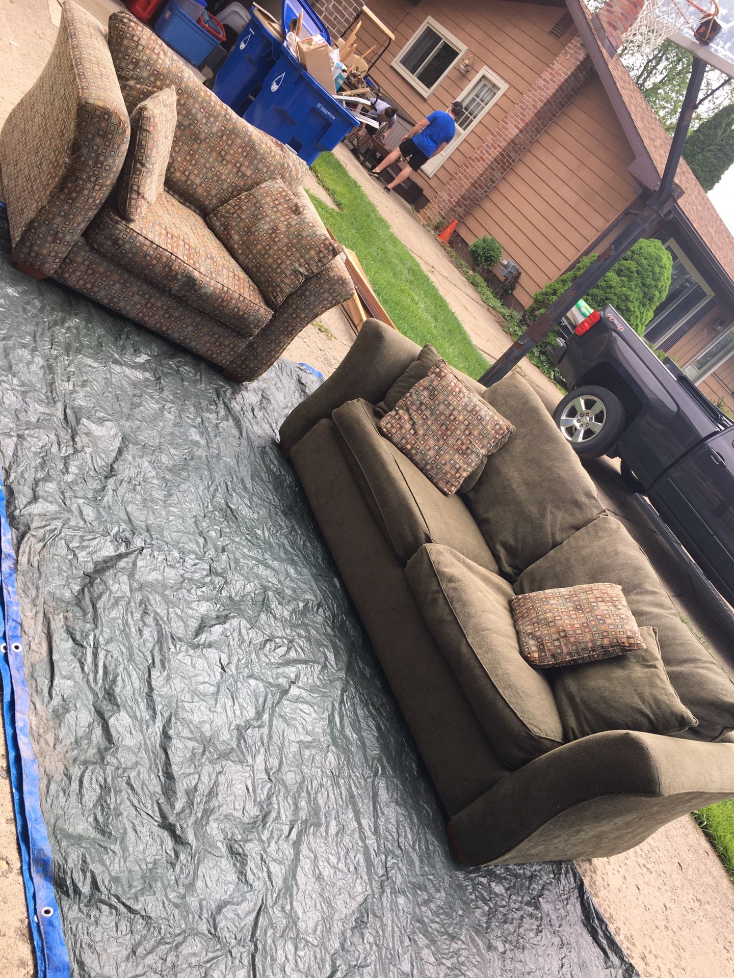 Couch’s for sale (2piece/PullOutBed)