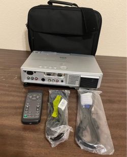 Hitachi CP-X275 LCD Projector