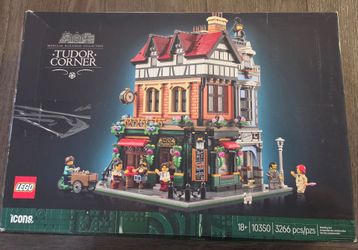 LEGO Icons Tudor Corner (10350) - Open Box / Complete Sealed Bags