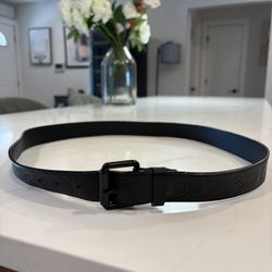 Louis Vuitton Men’s Black Belt 44”
