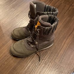 Women’s Snow Boots Sz 8