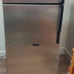 GE Refrigerator 